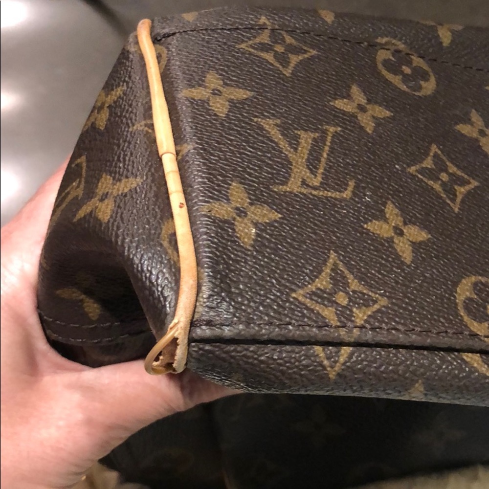Authentic Louis Vuitton Manhattan GM - Picture 6 of 8